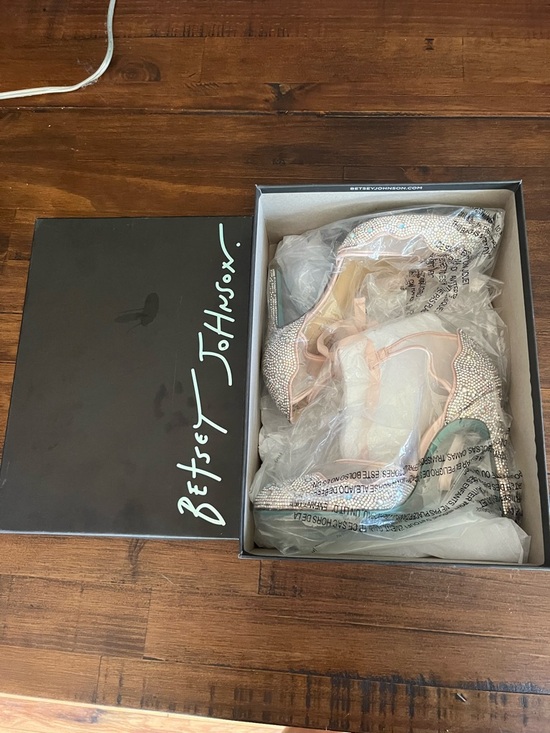 Betsey Johnson Pink Crystal Scalloped T-Strap High Heel - Picture 3 of 4